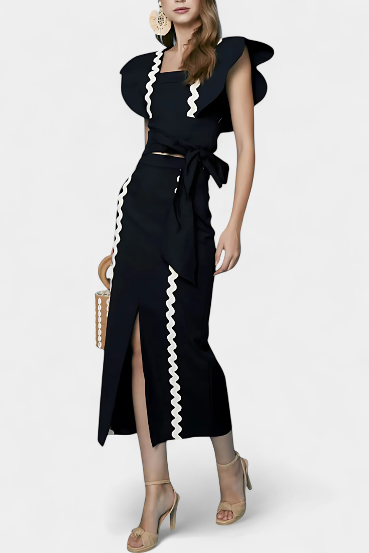 Fabiana - Top Elegante com Folhos e Costuras em Contraste