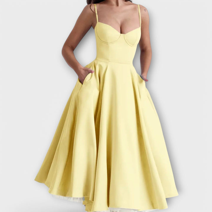 Mélie – Vestidos de Verão Leves com Detalhe de Espartilho