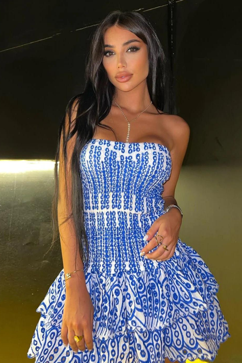 Vestido mini franzido sem alças para mulher com saia escalonada com folhos