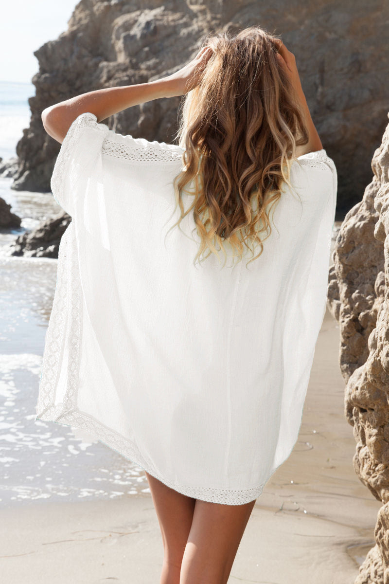 Vestido de Praia Tipo Túnica com Gola em V e Debrum de Crochet de Mulher
