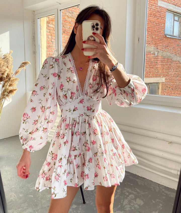 Vestido mini floral com decote em V para mulher, mangas compridas e saia com folhos