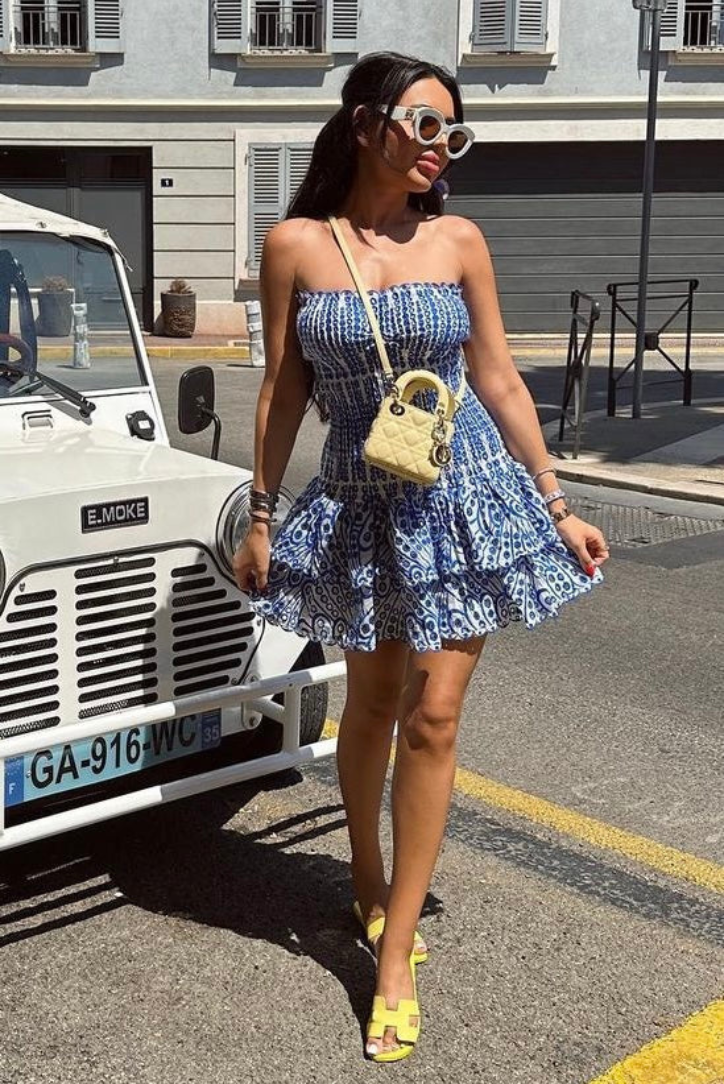 Vestido mini franzido sem alças para mulher com saia escalonada com folhos