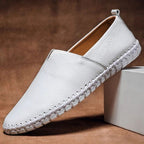 Mocassins de pele cosidos à mão