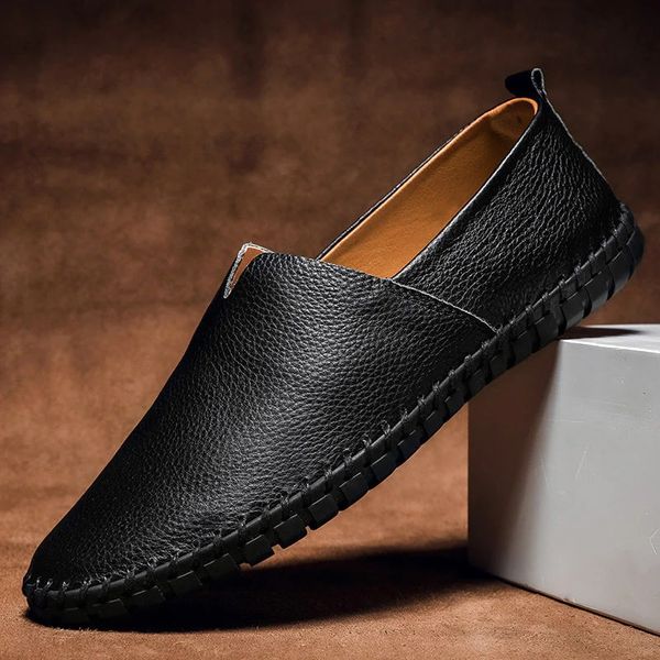 Mocassins de pele cosidos à mão