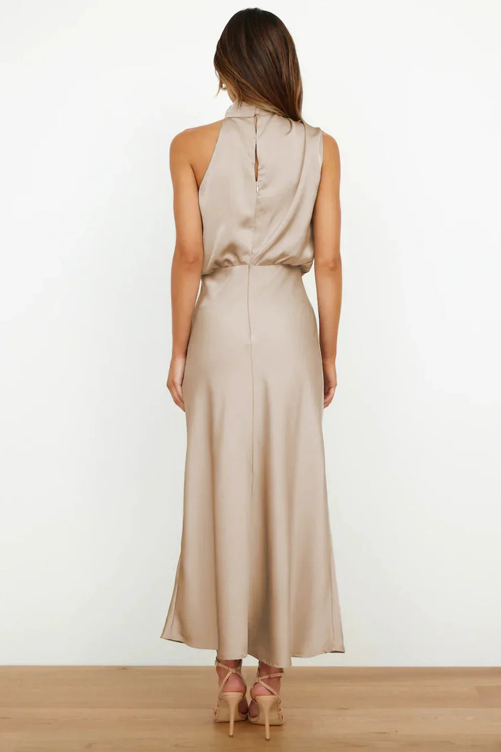 Marina | Vestido com Decote Americano