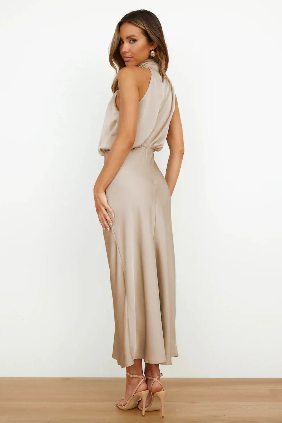 Marina | Vestido com Decote Americano