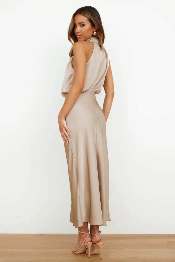 Marina | Vestido com Decote Americano