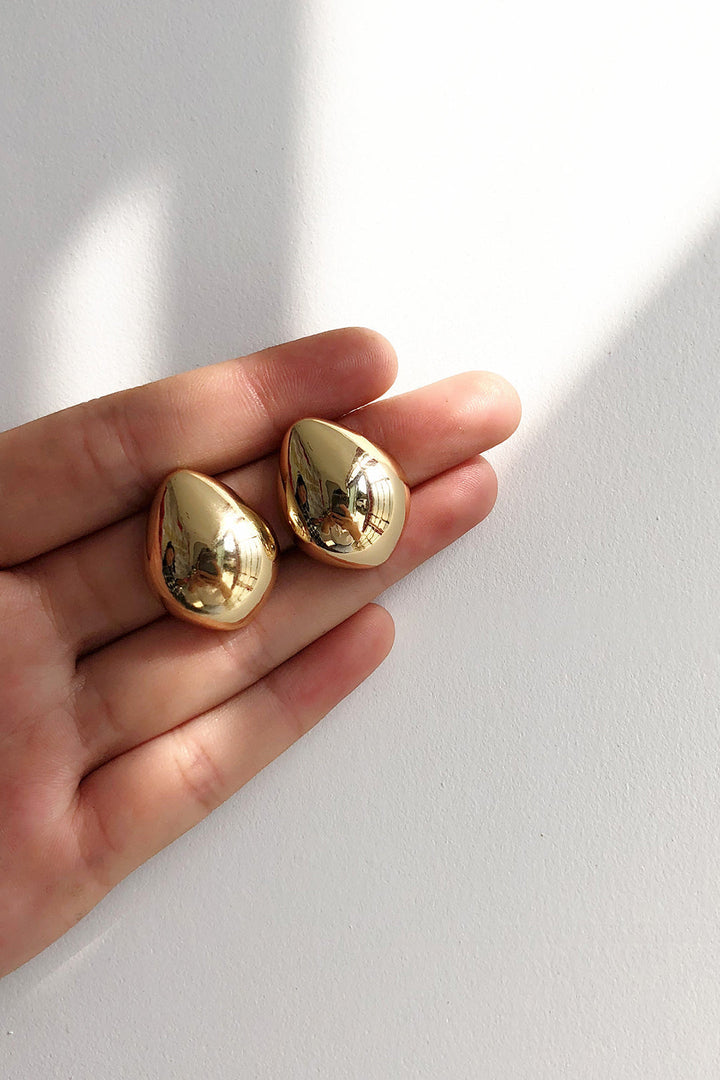 Brincos Metálicos em Forma de Gota