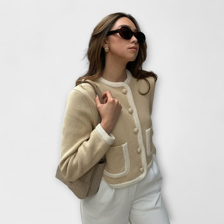 Camisola Clássica com Bolsos Decorativos