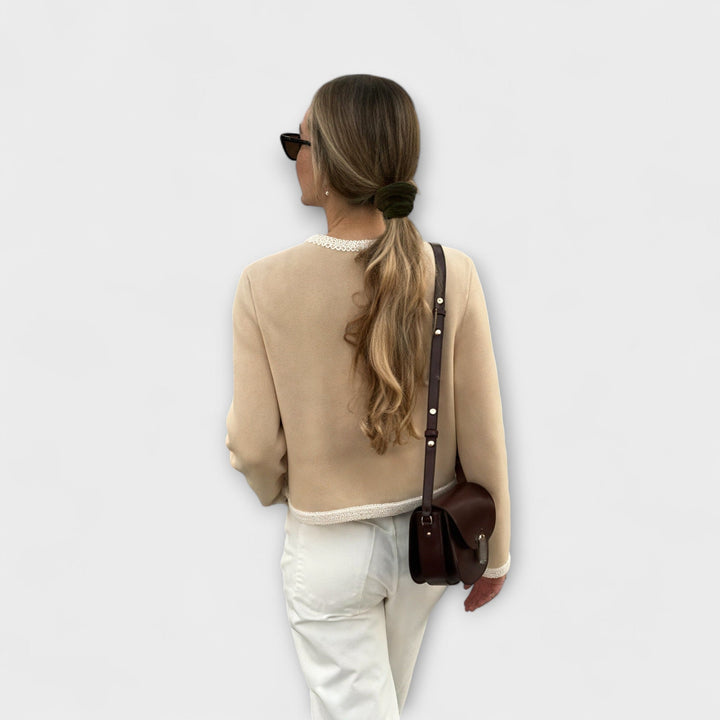 Camisola Clássica com Bolsos Decorativos
