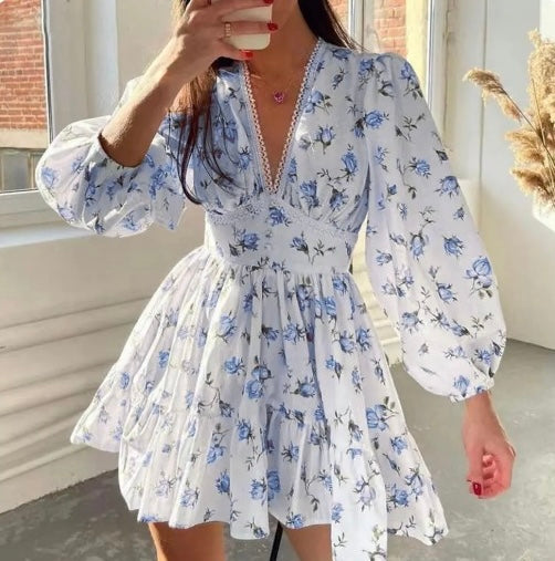 Vestido mini floral com decote em V para mulher, mangas compridas e saia com folhos