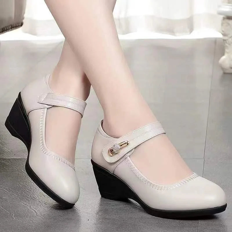 Claudia - Sapatos Elegantes de Salto Médio
