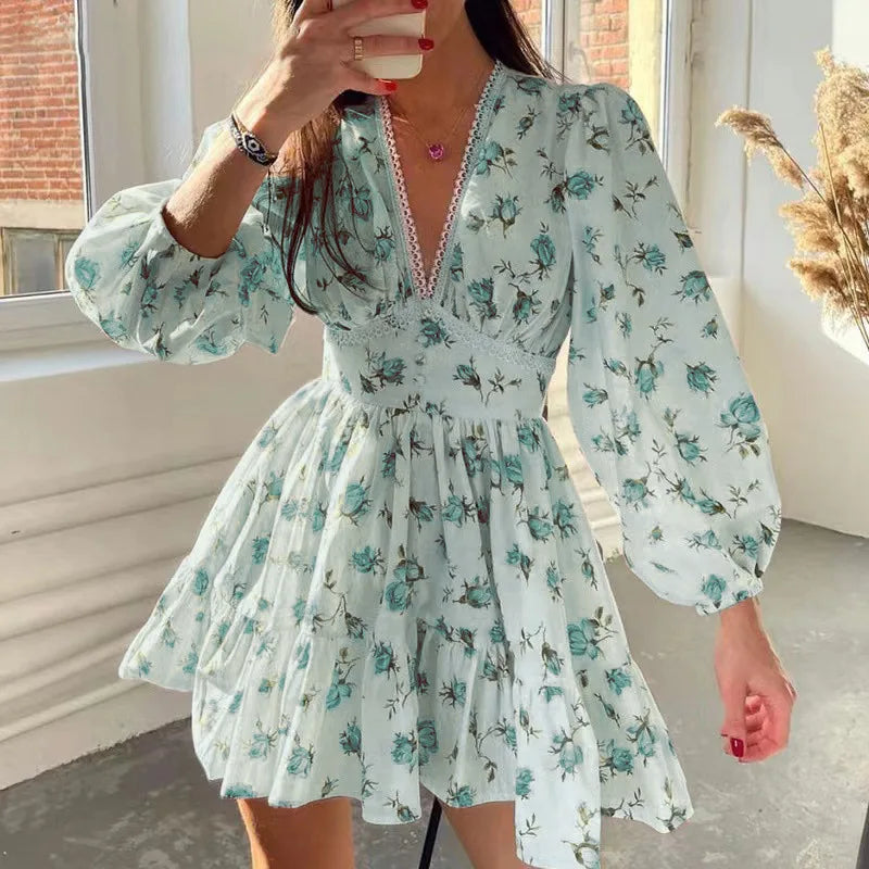 Vestido mini floral de corte A para mulher com decote em V e mangas compridas
