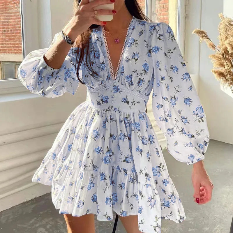 Vestido mini floral de corte A para mulher com decote em V e mangas compridas