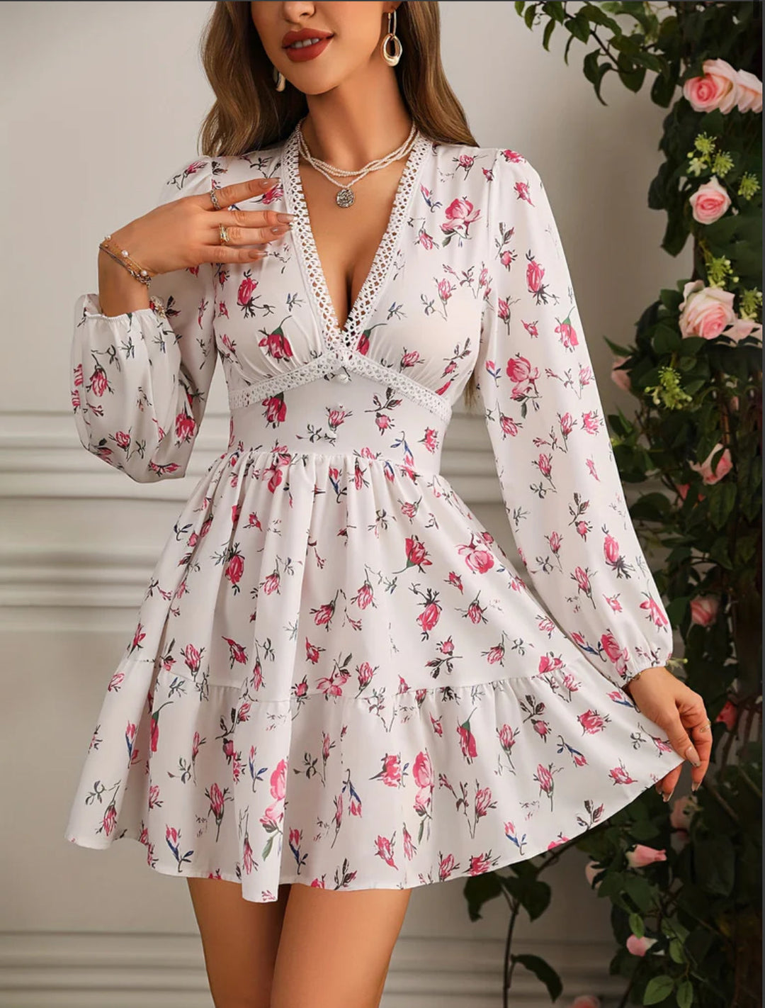 Vestido mini floral com decote em V para mulher, mangas compridas e saia com folhos