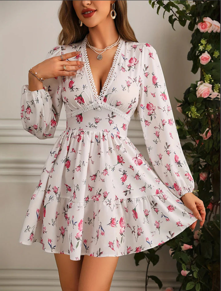 Vestido mini floral com decote em V para mulher, mangas compridas e saia com folhos