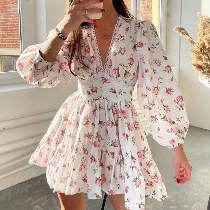 Vestido mini floral de corte A para mulher com decote em V e mangas compridas