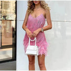Vestido Mini de Mulher com Franjas e Alças e Bainha de Penas