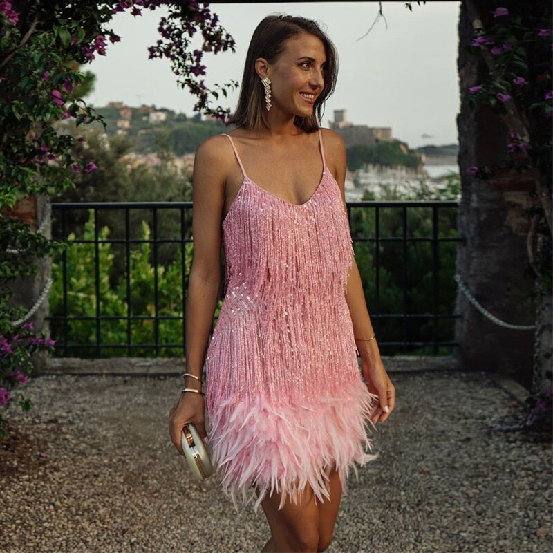 Vestido Mini de Mulher com Franjas e Alças e Bainha de Penas