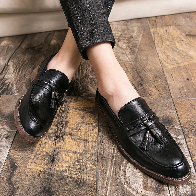 Mocassins de Pele com Borlas