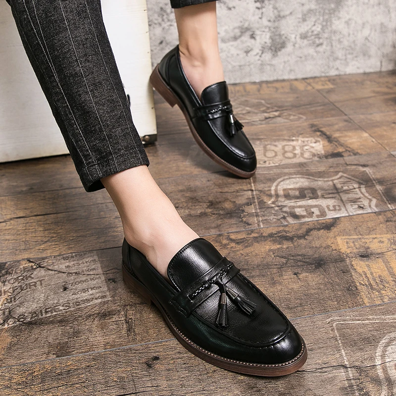 Mocassins de Pele com Borlas