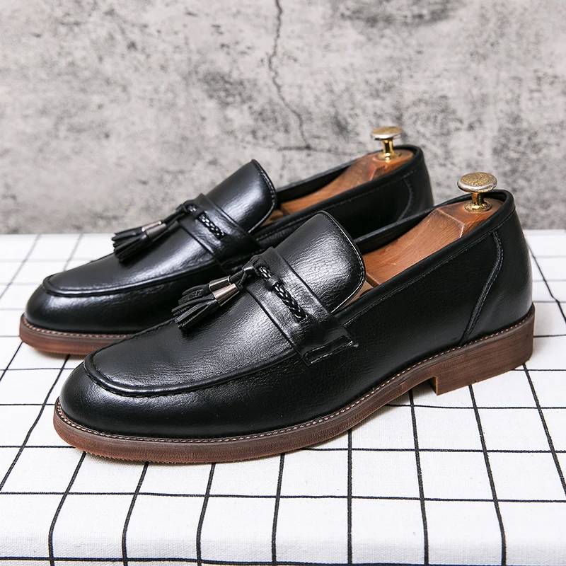 Mocassins de Pele com Borlas