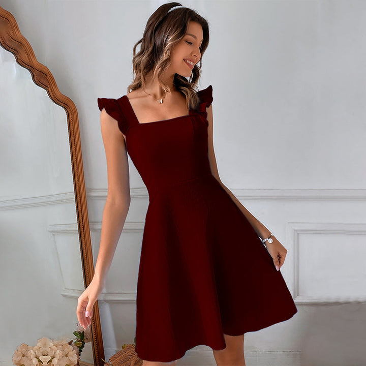 Vestido Ajustado e Evasê de Mulher com Alças de Folhos e Decote Quadrado