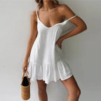 Vestido mini com folhos e alças finas para mulher com decote em V