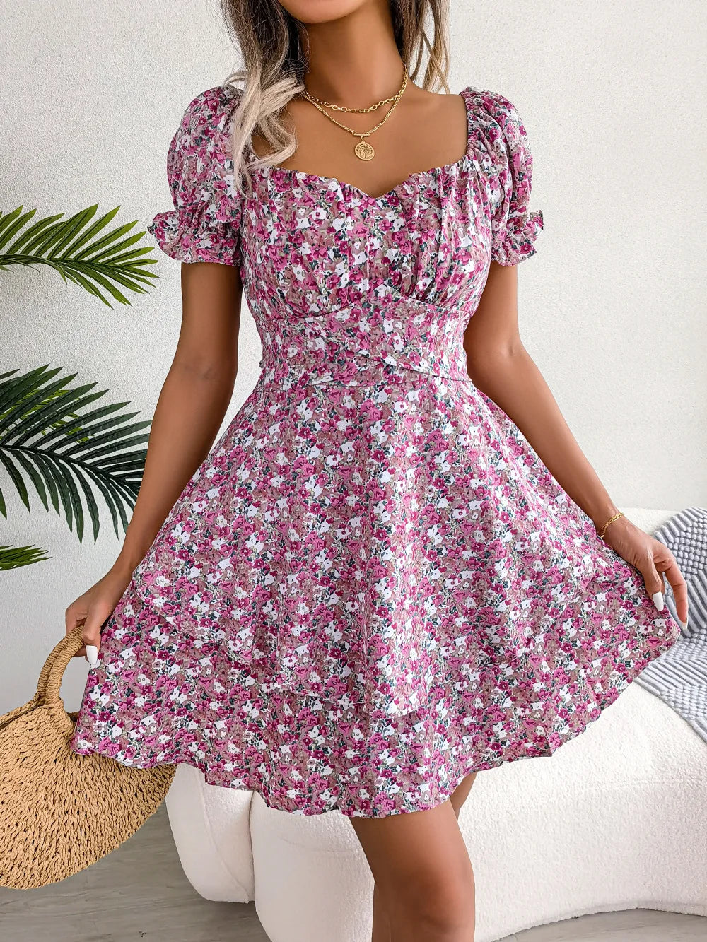 Vestido Mini Floral de Manga Curta de Mulher com Cintura com Atacadores e Corte Fluido