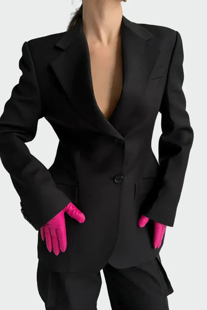 Nikol - Blazer com um Corte Impressionante e Botões