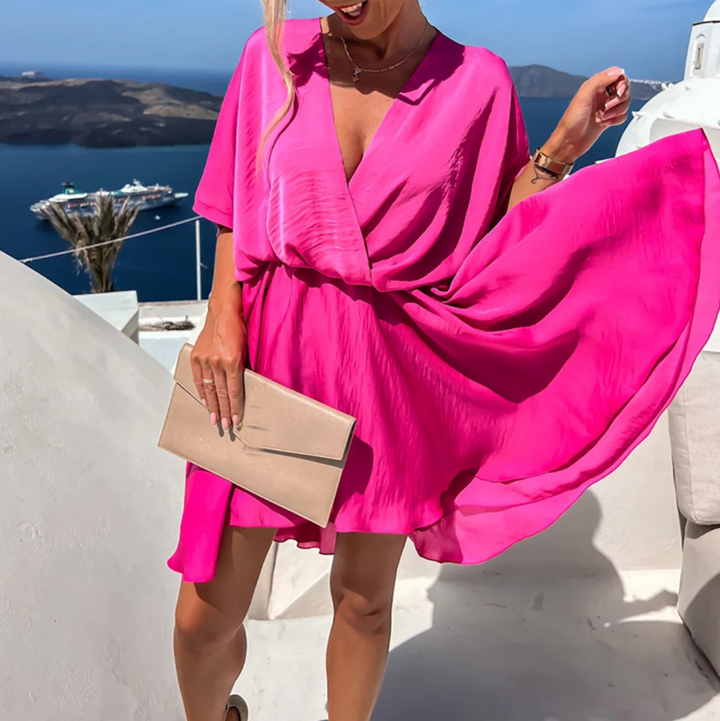 Vestido Mini Fluido com Decote em V, Mangas Curtas e Cintura Alta de Mulher