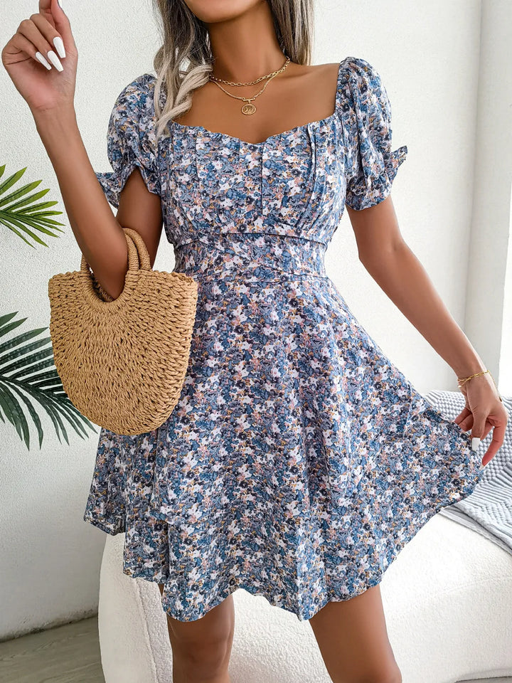 Vestido Mini Floral de Manga Curta de Mulher com Cintura com Atacadores e Corte Fluido