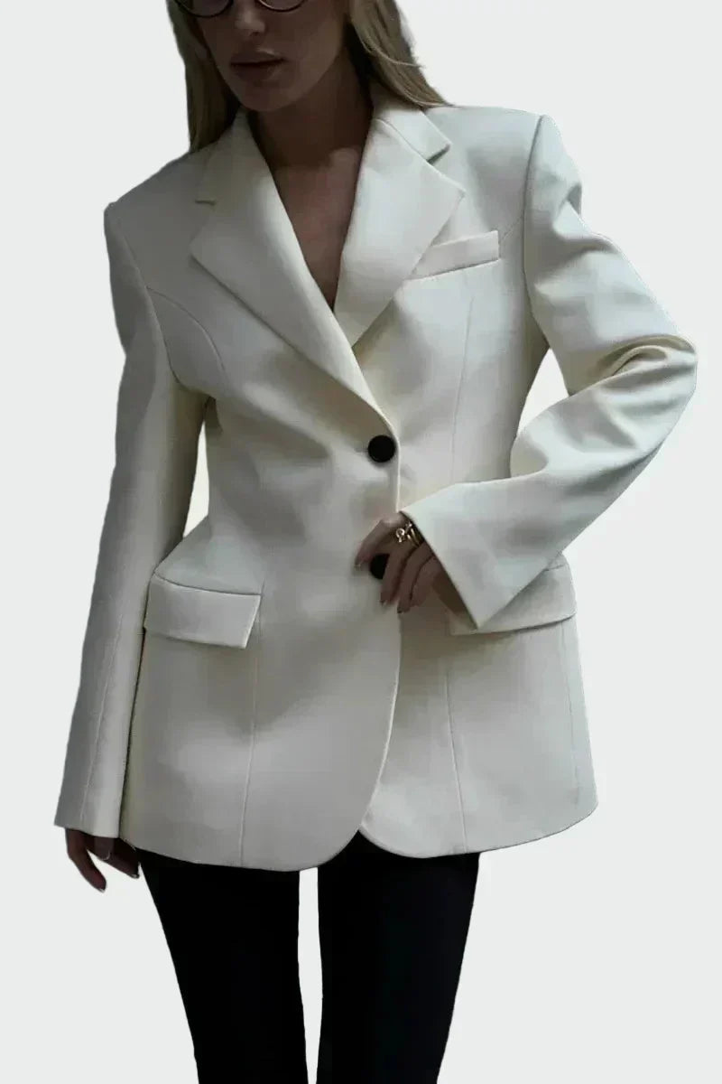 Nikol - Blazer com um Corte Impressionante e Botões