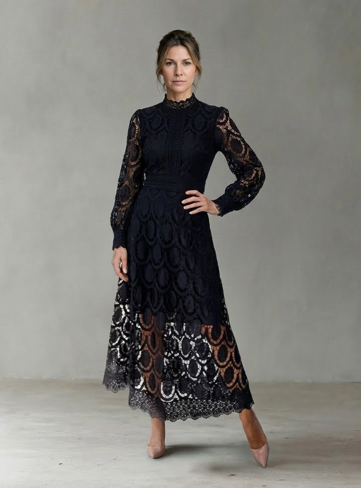Noor - Vestido de Renda Romântico