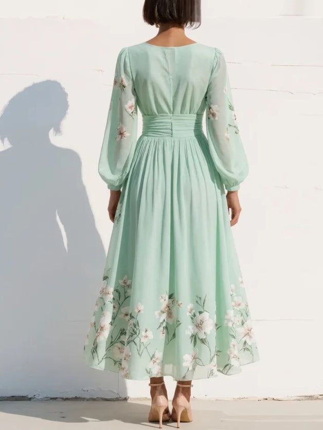 Vestido midi floral plissado em gaze com decote em V verde claro