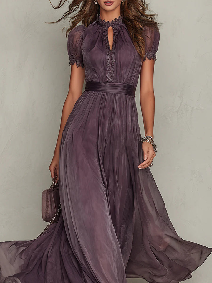 Flavia • Vestido Longo Violeta com Decote em Lágrima e Debrum de Renda Chiffon