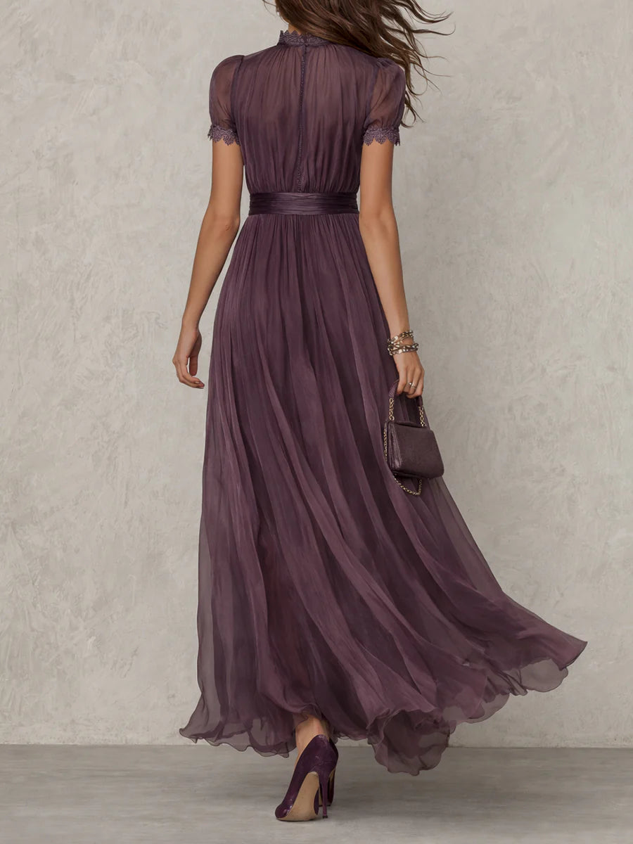 Flavia • Vestido Longo Violeta com Decote em Lágrima e Debrum de Renda Chiffon