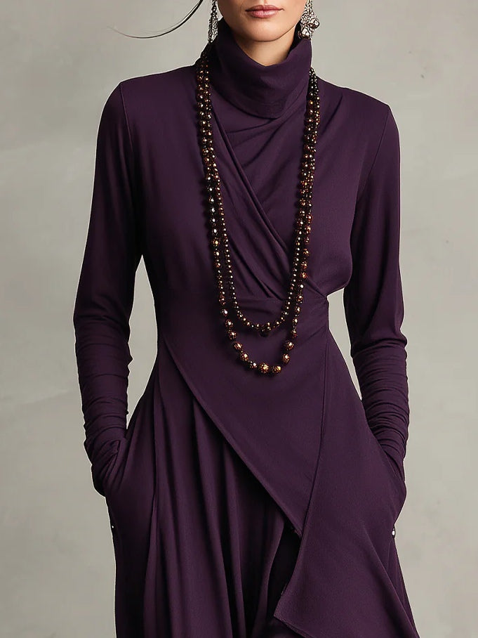 Georgia™ | Vestido Maxi Plissado Assimétrico Roxo com Gola Alta (colar não incluído)