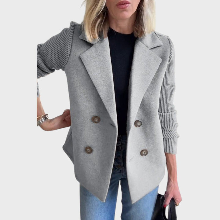 Emma - Blazer Elegante com Tranças nas Mangas