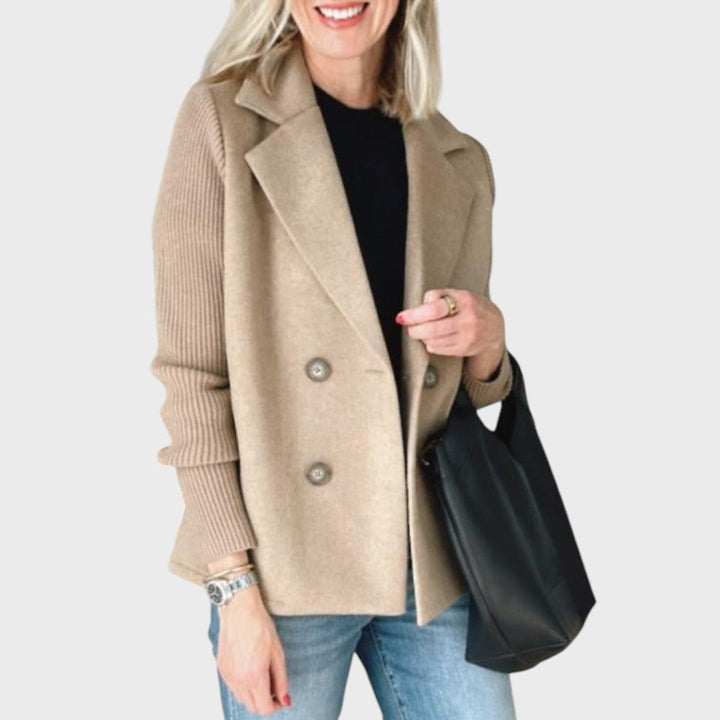 Emma - Blazer Elegante com Tranças nas Mangas