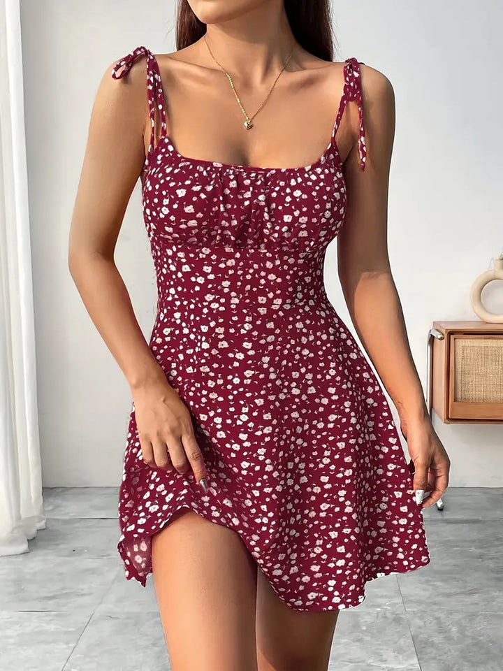 Vestido mini floral para mulher com alças amarradas e bainha evasê