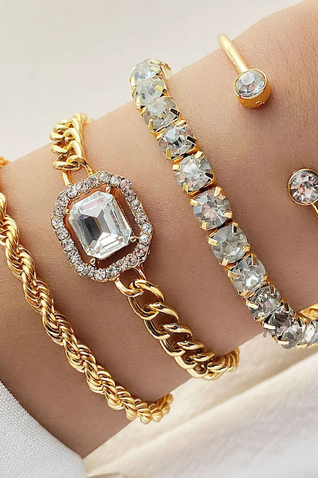 Conjunto de Pulseiras com Tachas