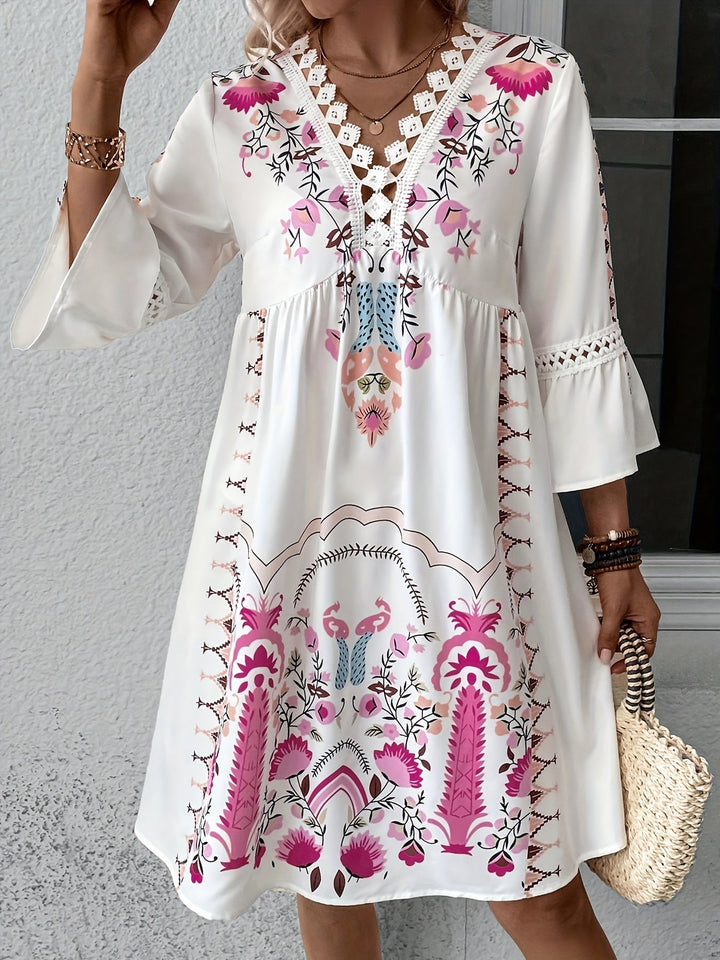 Vestido mini boémio bordado para mulher com mangas 3/4 e decote em V