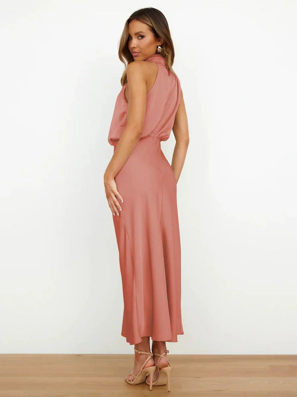 Marina | Vestido com Decote Americano