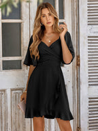 Vestido Mini Cruzado de Mulher com Decote em V e Bainha com Folhos Evasê