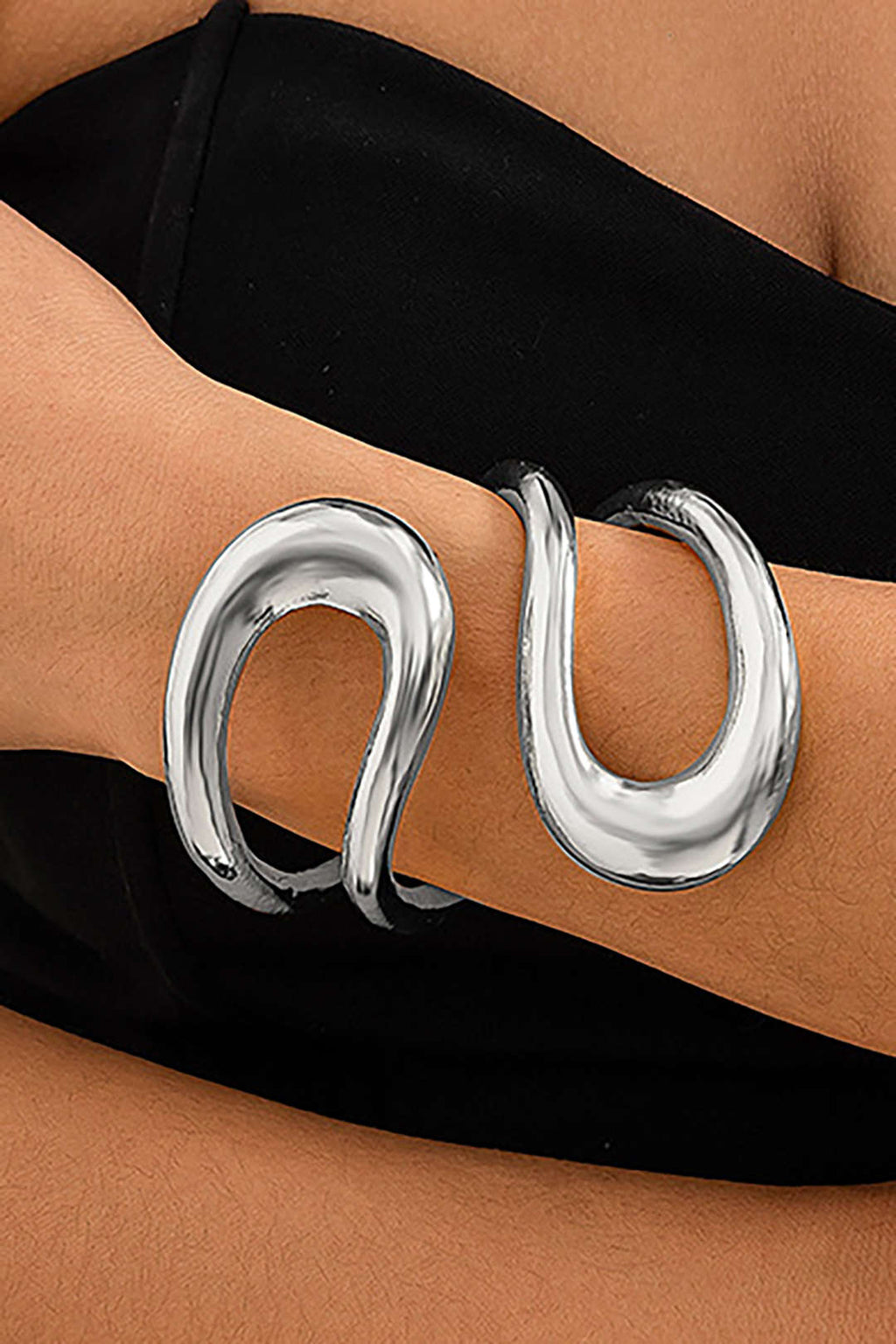Pulseira Assimétrica Recortada