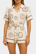 Seashell Macacão Camiseta com Detalhe de Concha e Botões