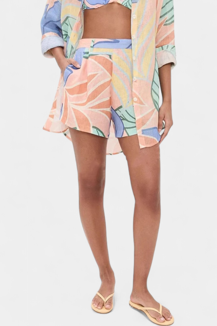 Lumina Conjunto Tropical com Camisa Solta e Calções de Cintura Alta