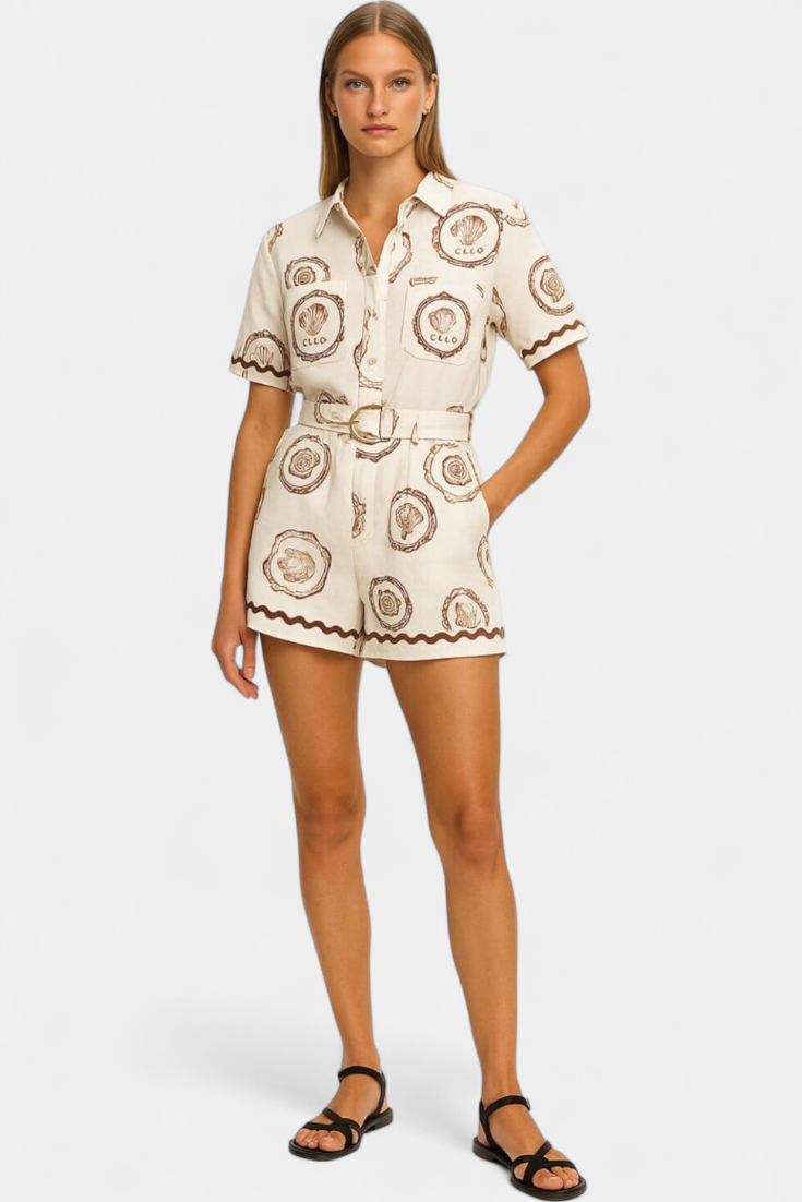 Seashell Macacão Camiseta com Detalhe de Concha e Botões