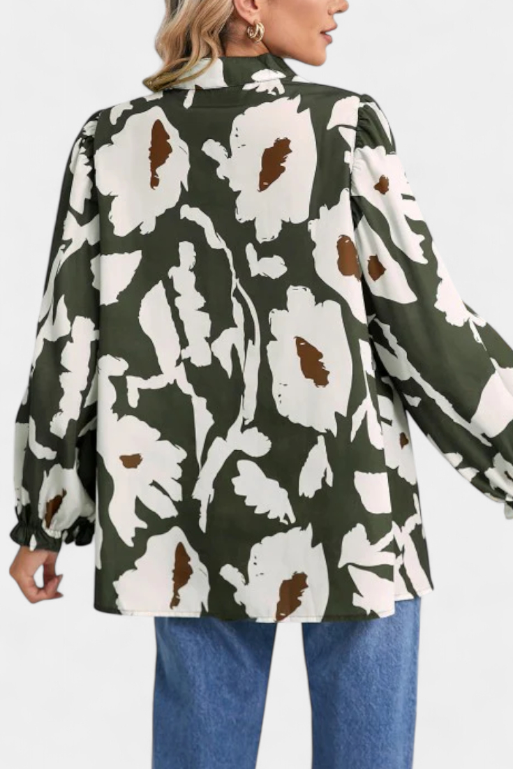 Filomena - Blusa com Botoadura Parcial e Manga Bufante com Estampado Floral Abstrato